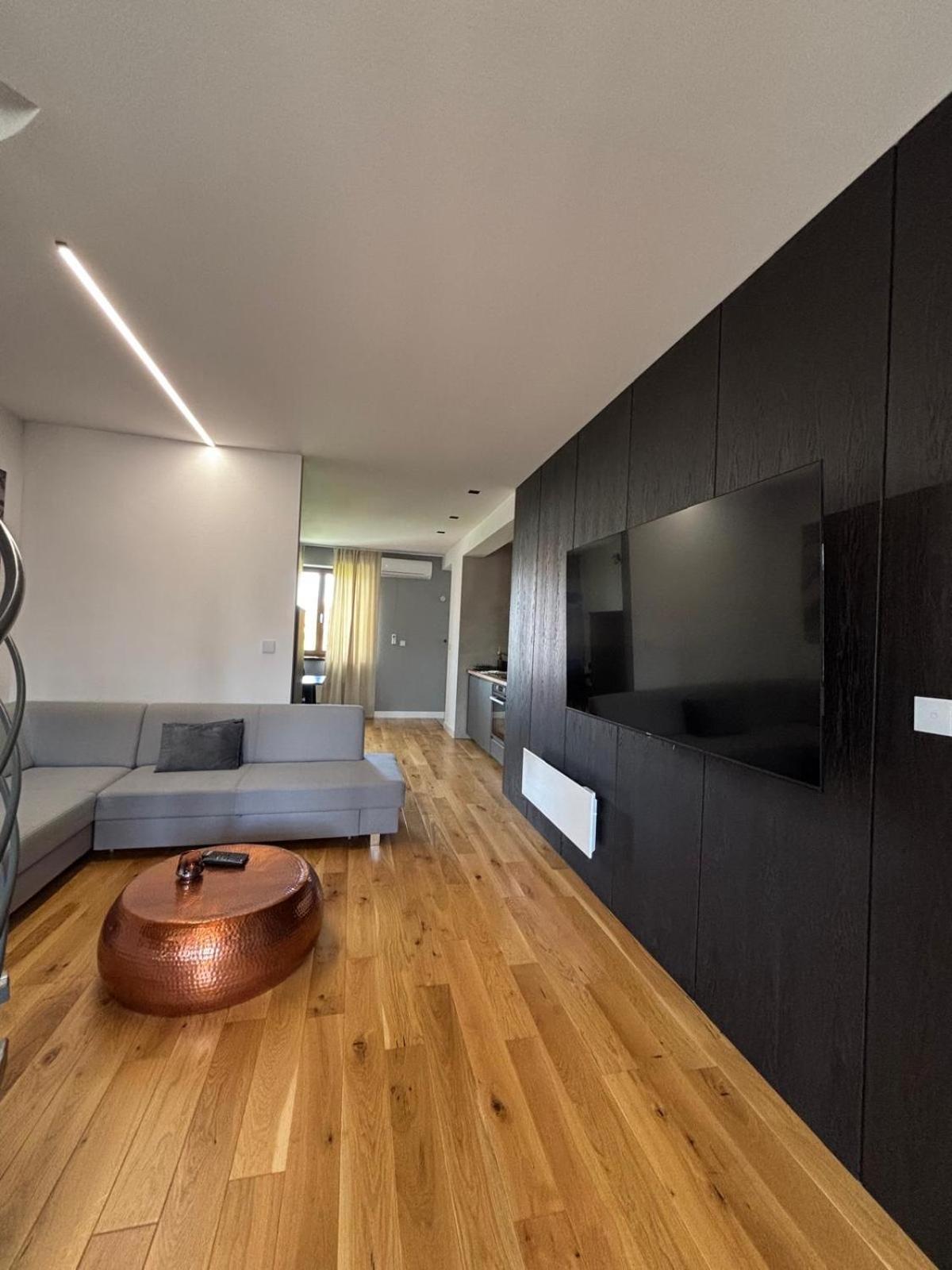 Apartman Zara 科马尔诺 外观 照片
